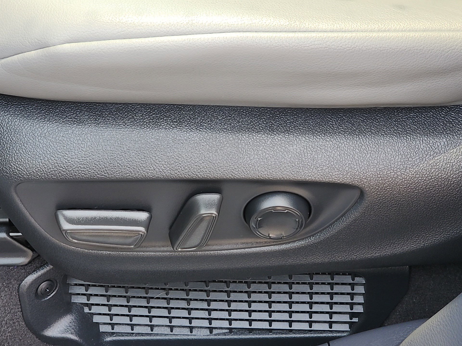 2023 Toyota Sienna XLE photo 22