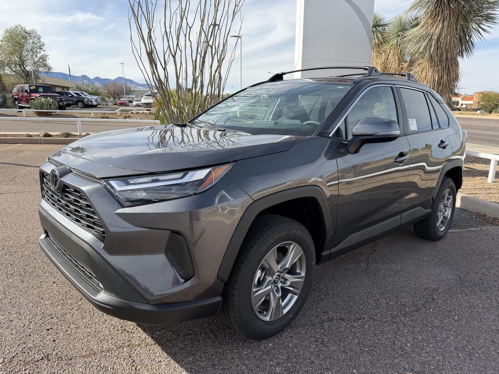 2025 Toyota RAV4 XLE's photo