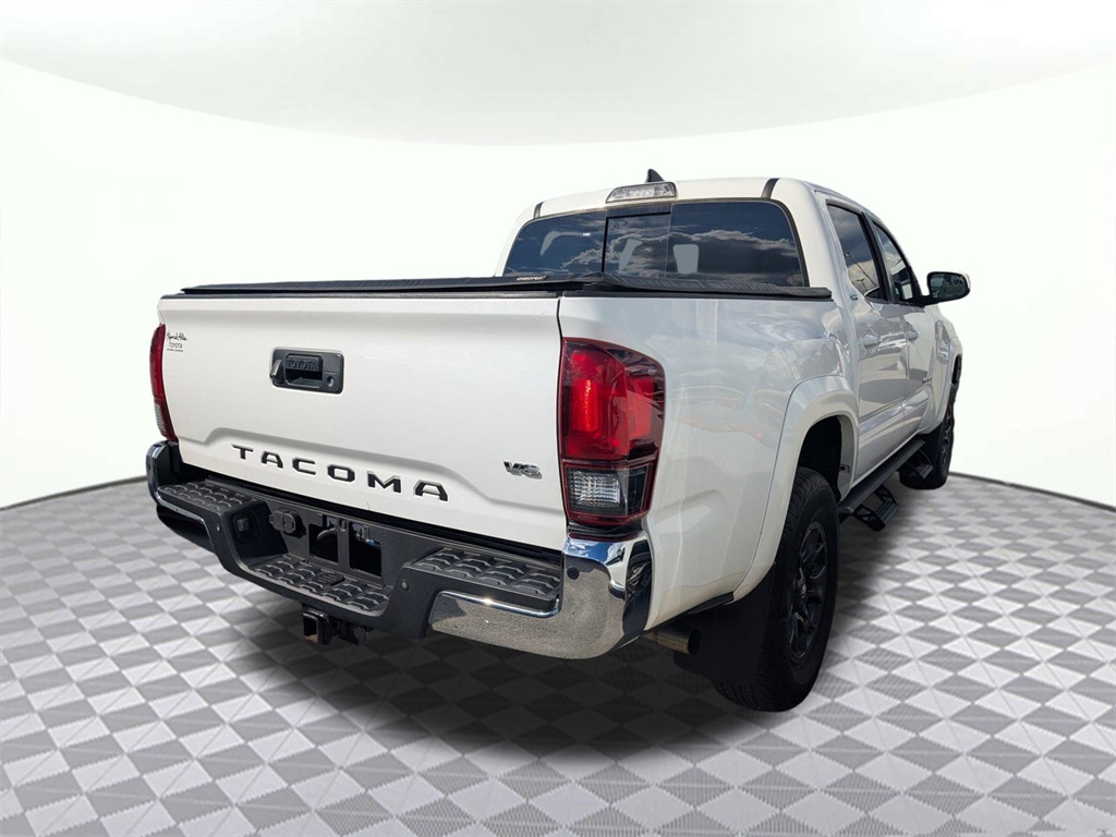 2018 Toyota Tacoma SR5 TRD Sport photo 2