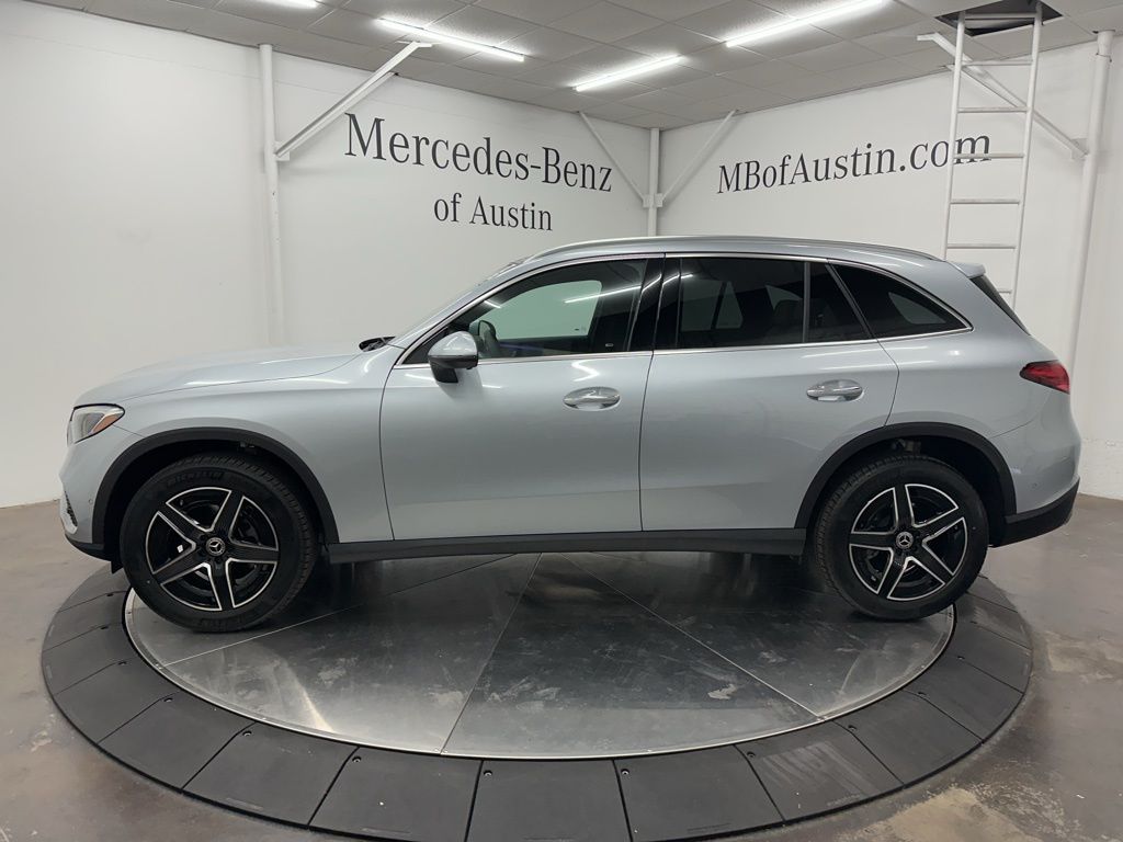 2026 Mercedes Benz GLC 300 photo 4