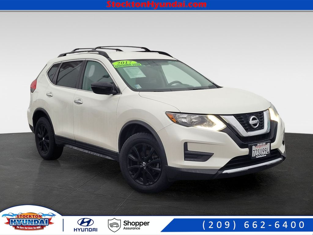 2017 Nissan Rogue SV's photo