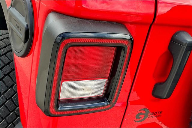 2020 Jeep Wrangler Unlimited Sahara photo 31