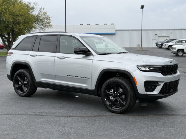 2025 Jeep Grand Cherokee Altitude's photo