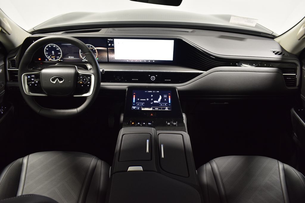 2026 Infiniti QX80 Luxe photo 11