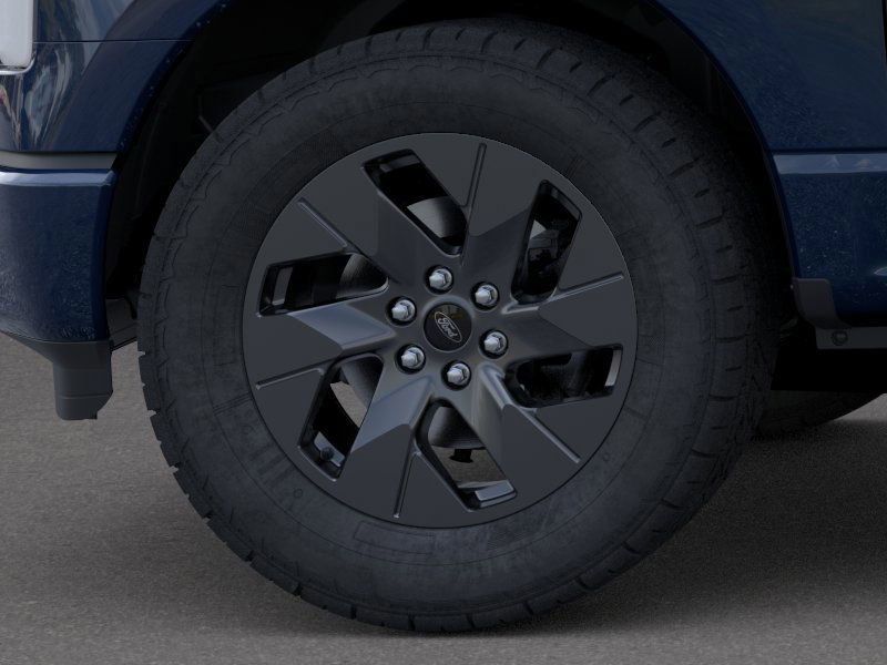 2025 Ford F-150 Lightning XLT photo 17
