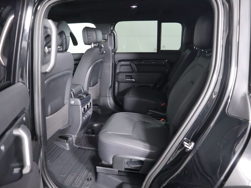 2025 Land Rover Defender 130 V8 photo 20