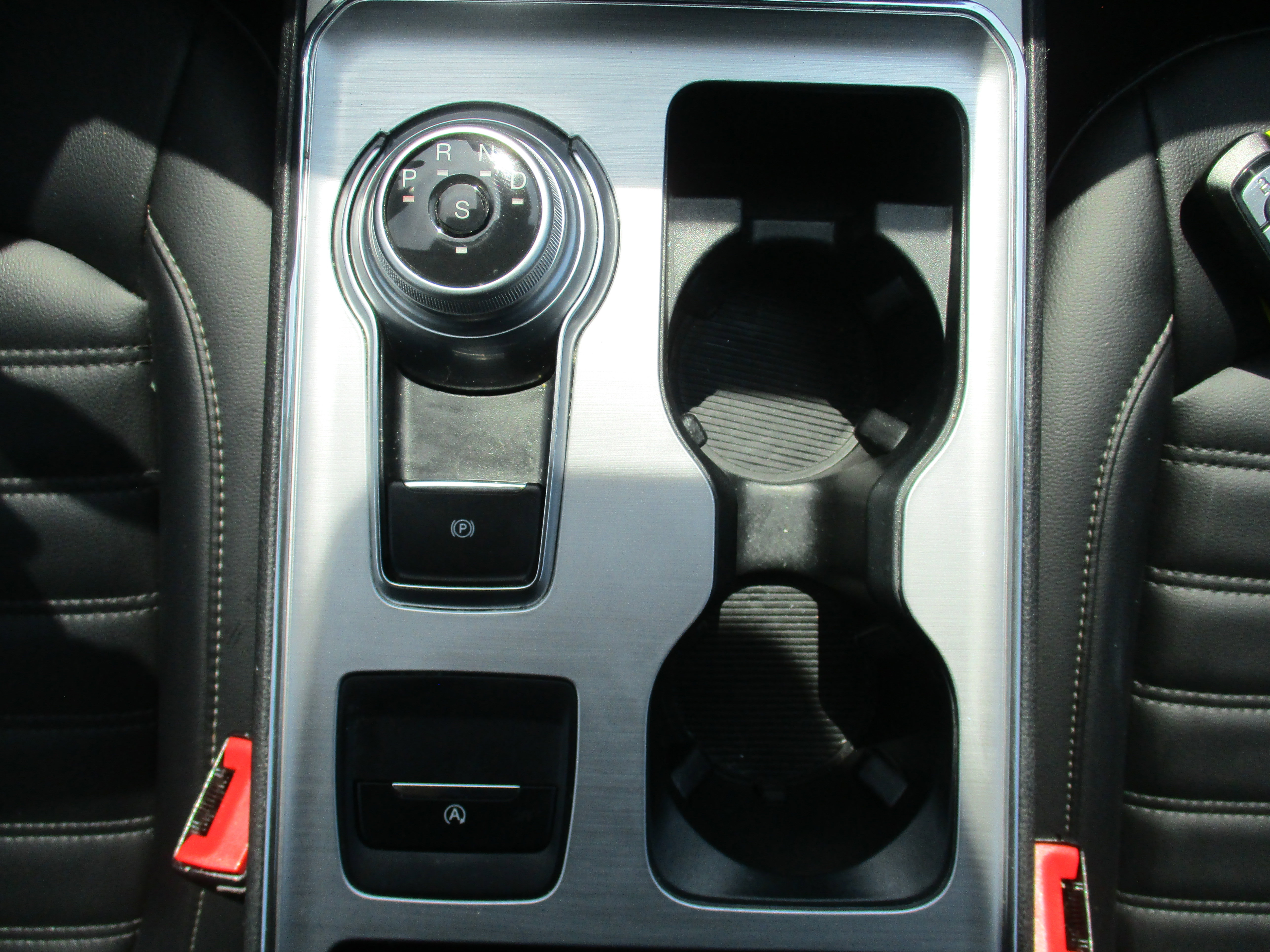 2022 Ford Edge SEL photo 36