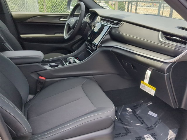 2025 Jeep Grand Cherokee Laredo photo 23