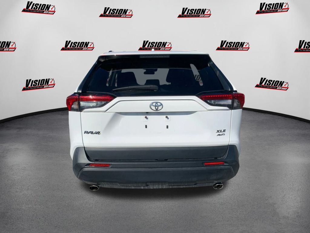2022 Toyota RAV4 XLE photo 6