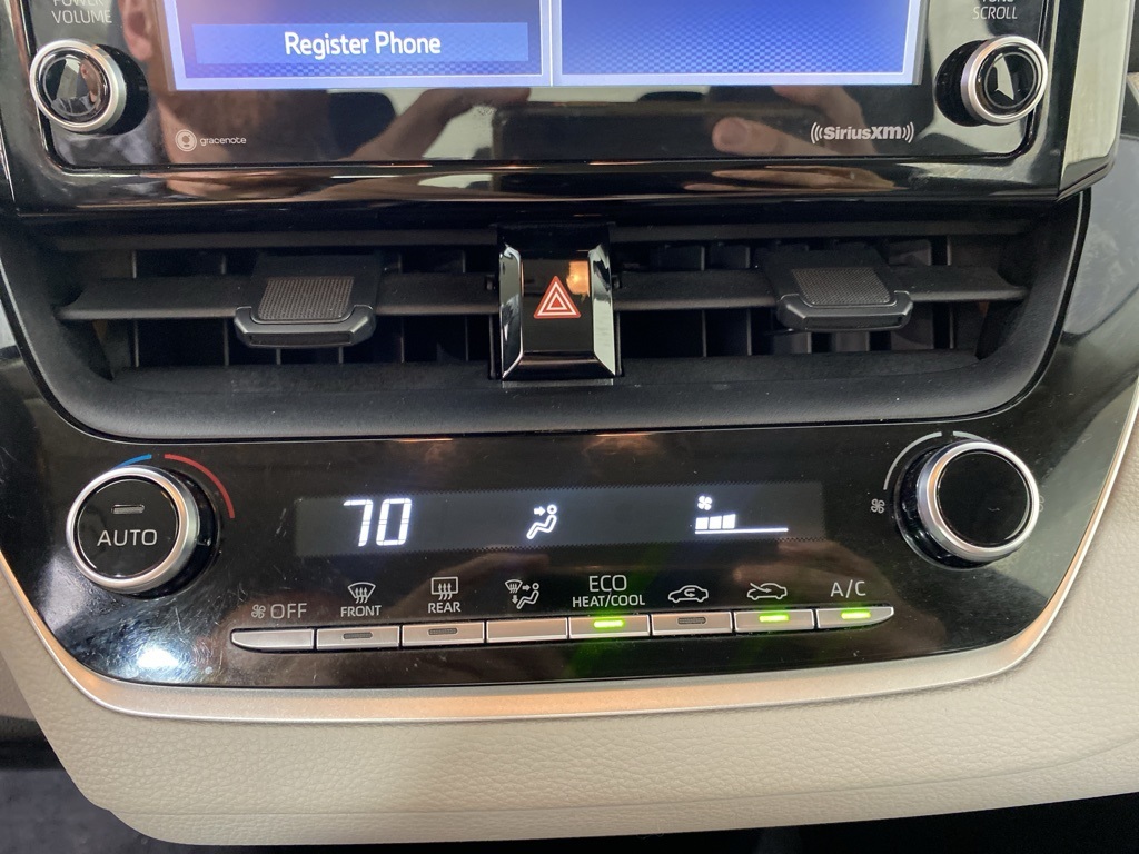 2022 Toyota Corolla LE photo 4