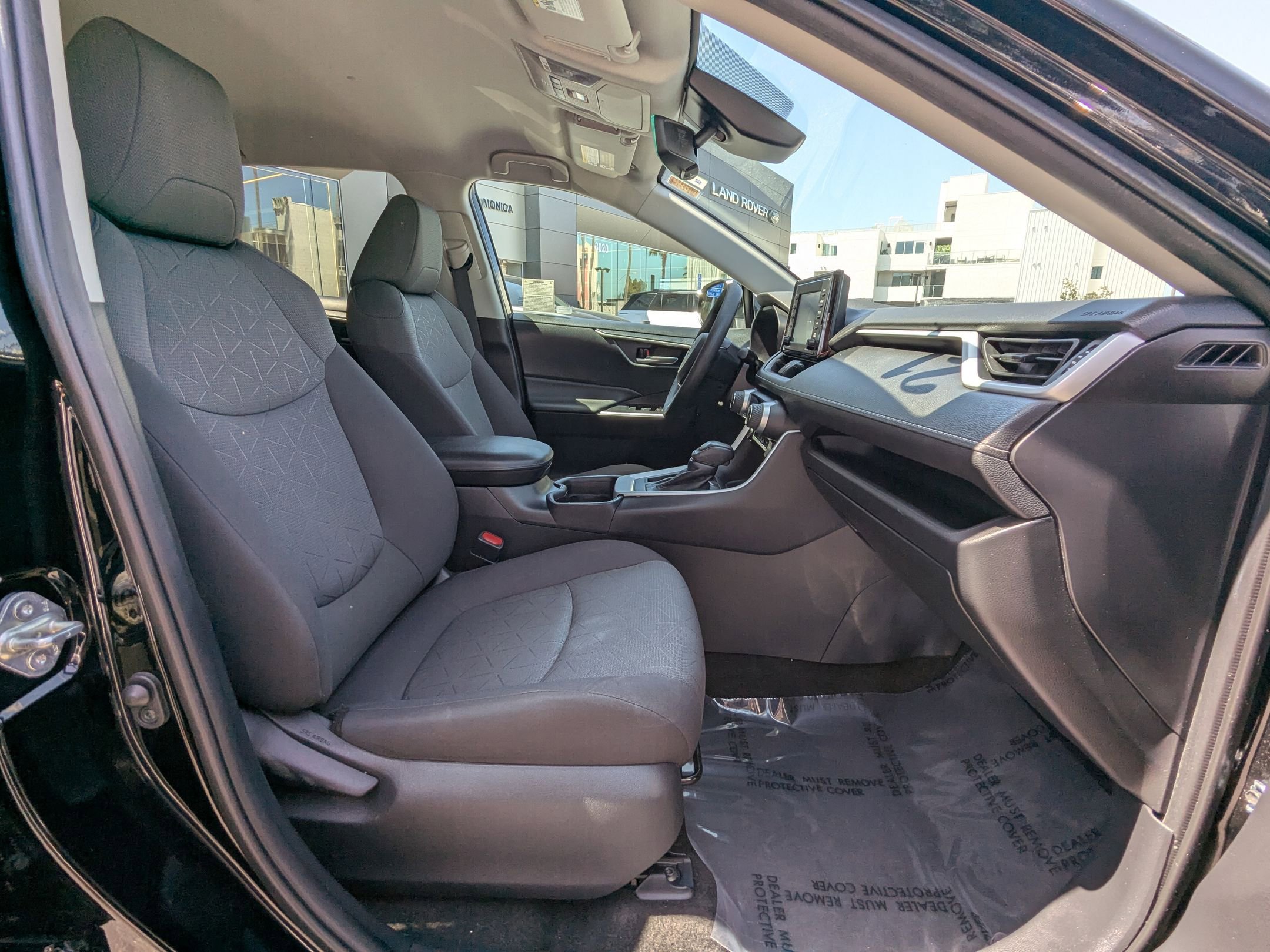 2021 Toyota RAV4 XLE photo 16