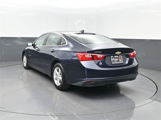 2018 Chevrolet Malibu LS photo 3