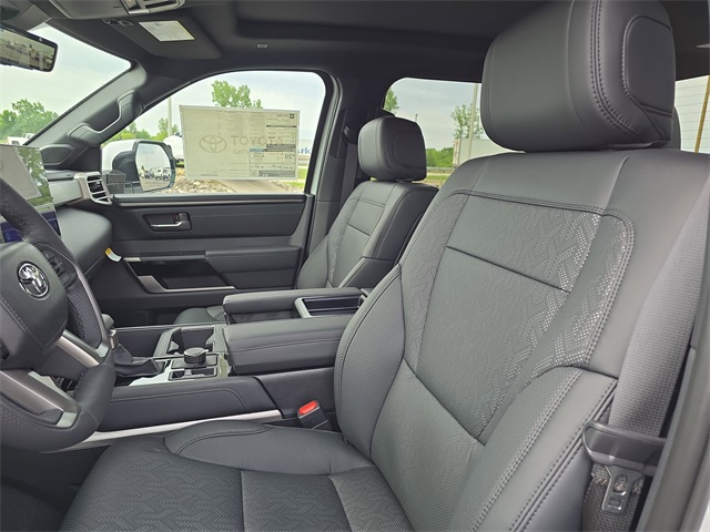 2025 Toyota Tundra Limited CrewMax photo 16