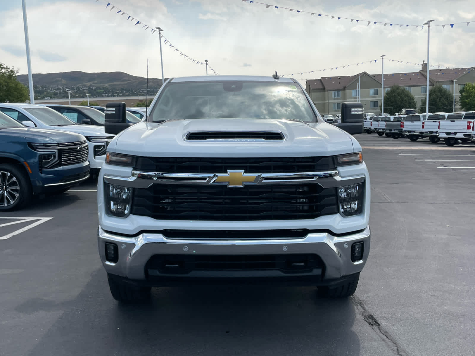2025 Chevrolet Silverado 3500HD LT photo 4
