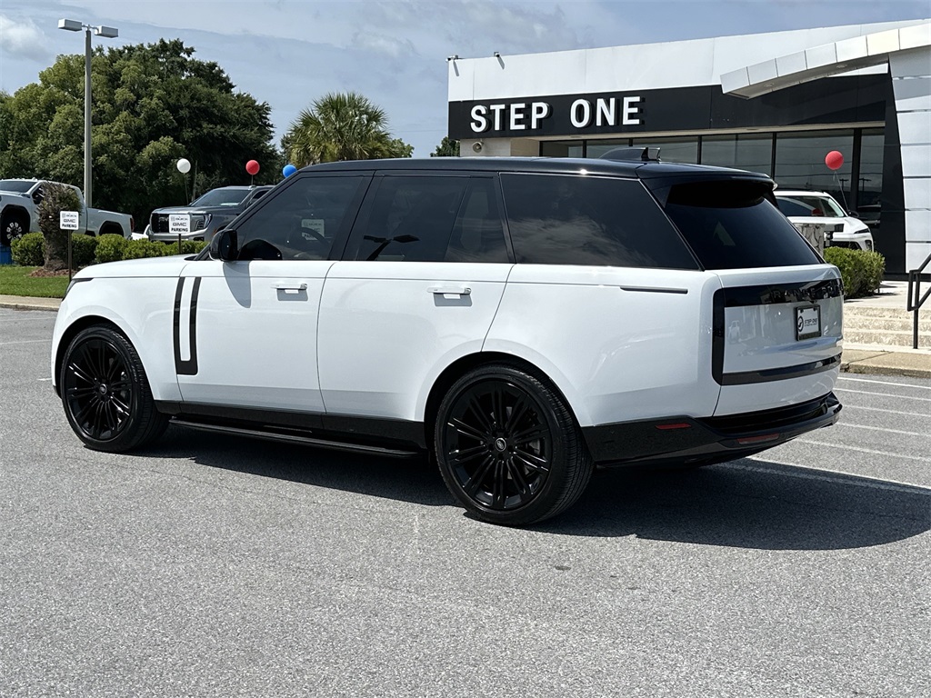 2024 Land Rover Range Rover SE photo 4