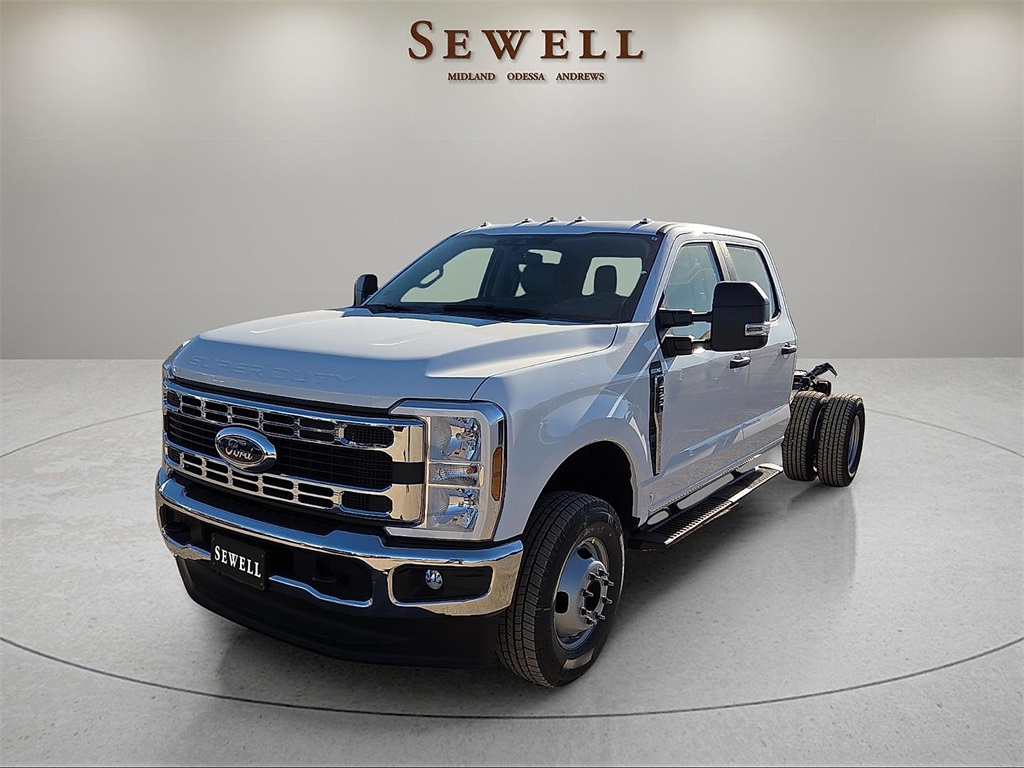 2026 Ford F-350 Super Duty Chassis Cab XL's photo