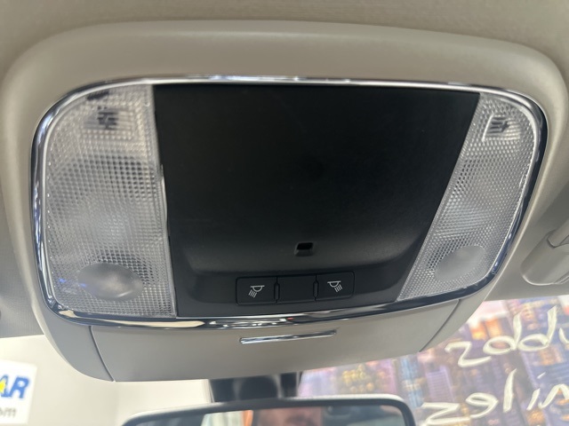 2023 Chrysler 300 Touring photo 23