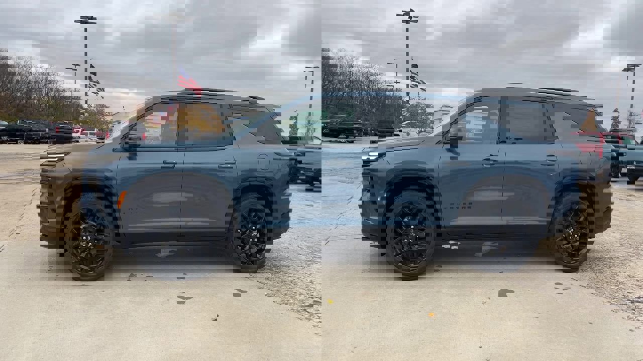 2026 Chevrolet Traverse RS photo 2