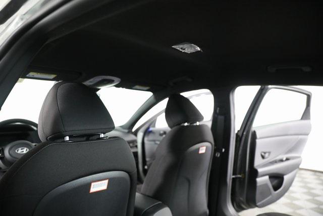 2025 Hyundai Elantra SEL Sport photo 18