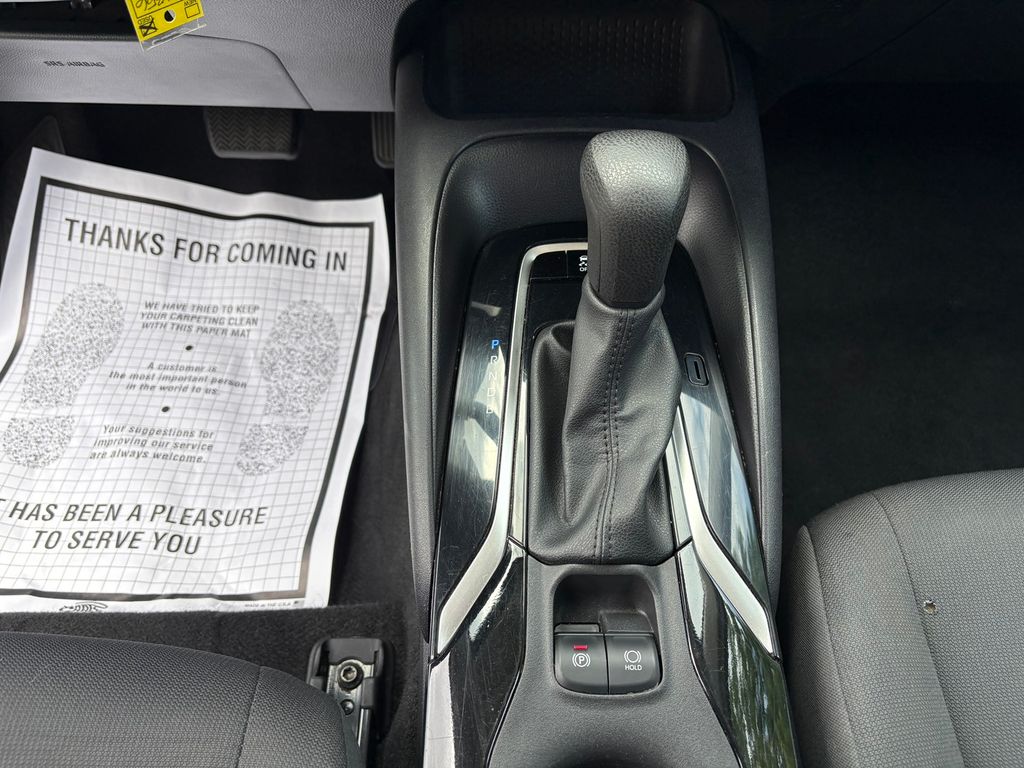 2022 Toyota Corolla LE photo 18
