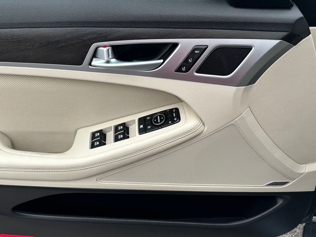 2017 Genesis G80 3.8 AWD photo 8