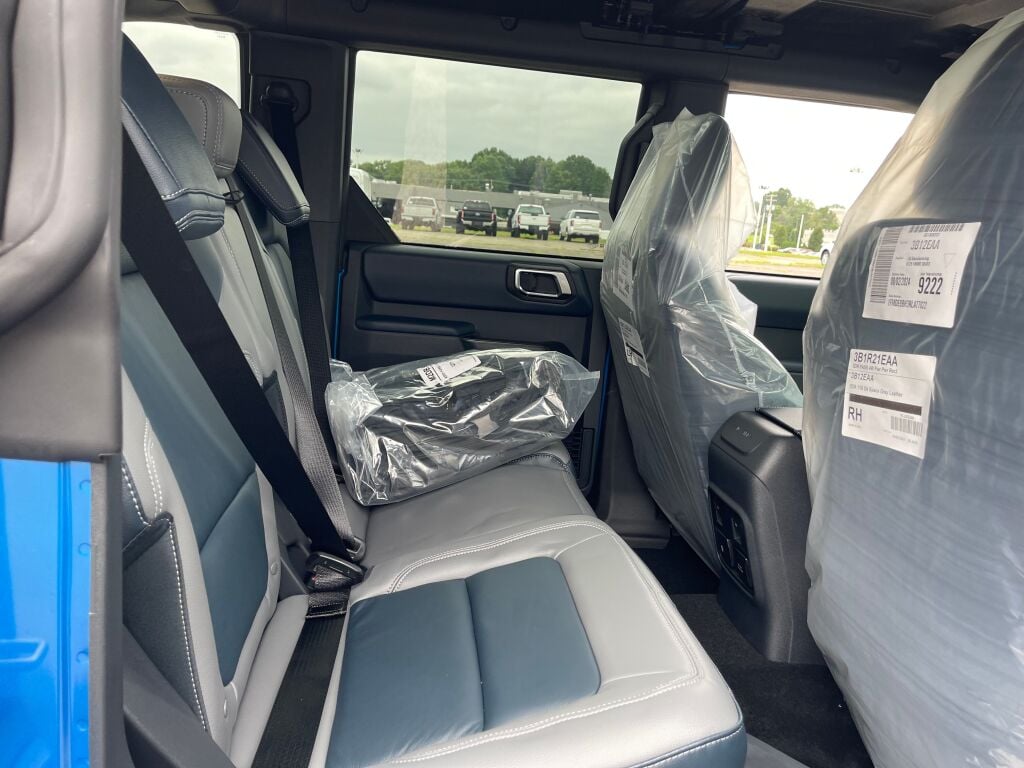 2024 Ford Bronco Outer Banks photo 14