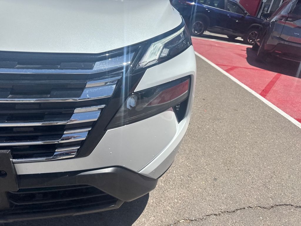 2024 Nissan Rogue SV photo 23