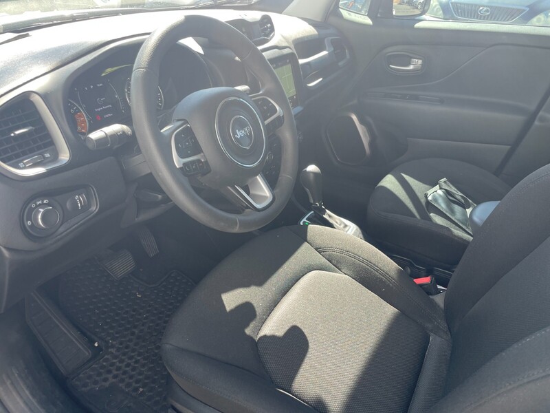 2023 Jeep Renegade Latitude photo 2