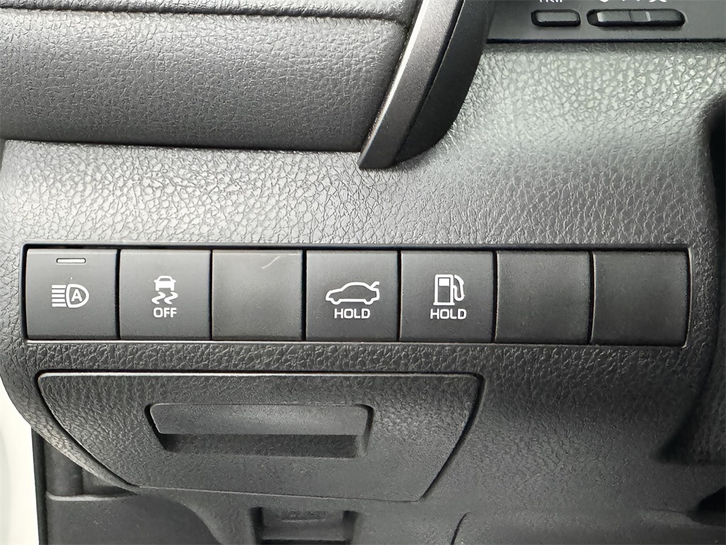 2022 Toyota Camry LE photo 14