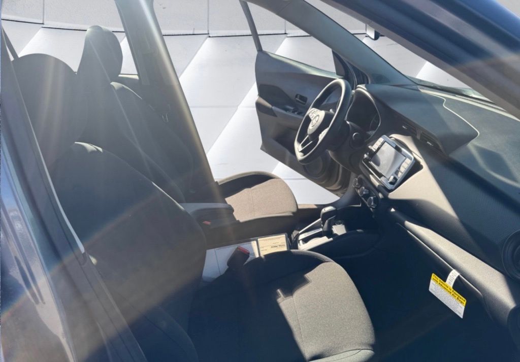 2025 Nissan Kicks Play S photo 14