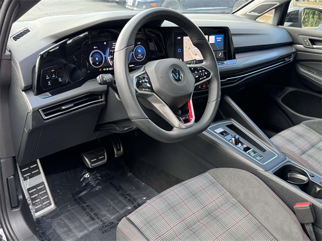 2022 Volkswagen Golf GTI SE photo 2