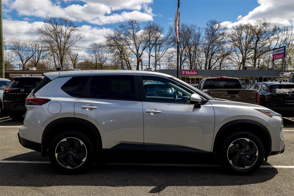 2025 Nissan Rogue SV photo 4
