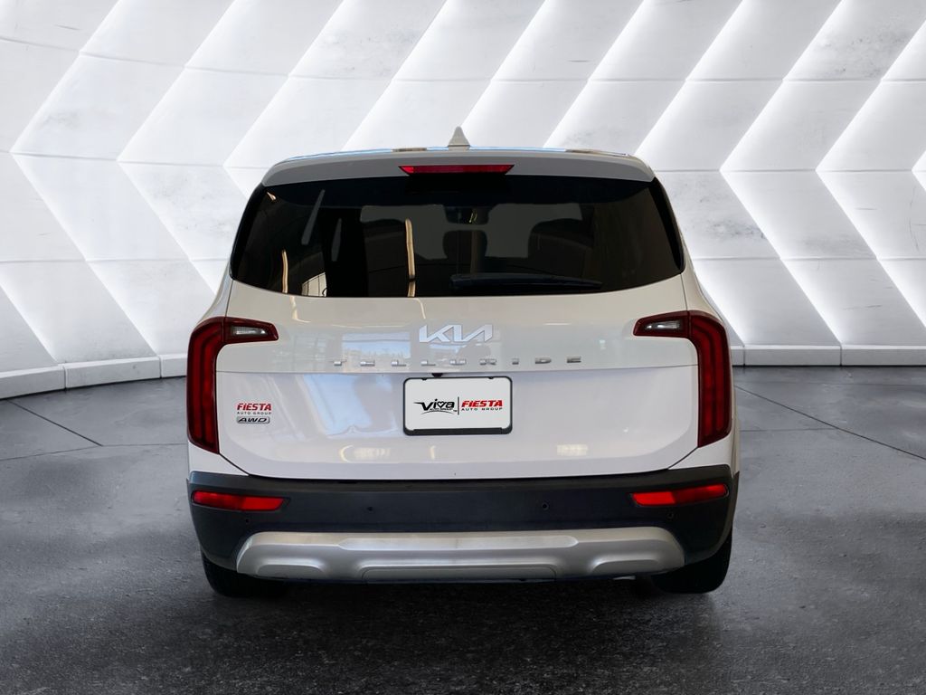 2022 Kia Telluride LX photo 2
