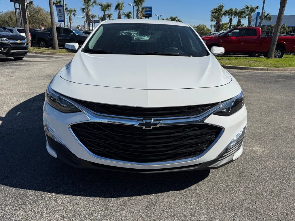 2025 Chevrolet Malibu RS photo 2