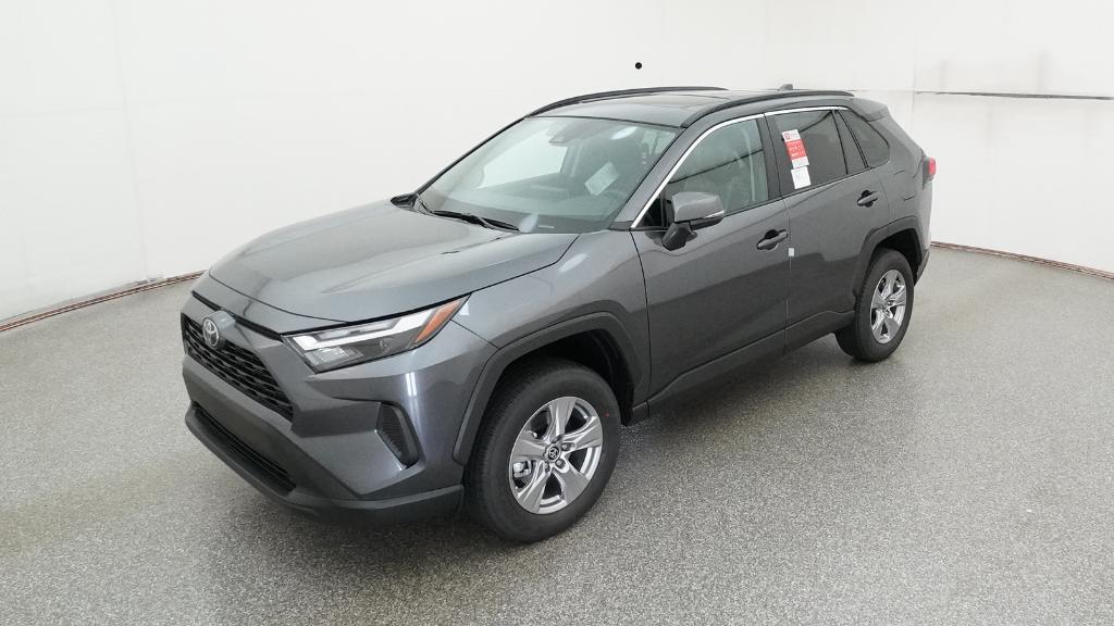 2025 Toyota RAV4 XLE's photo