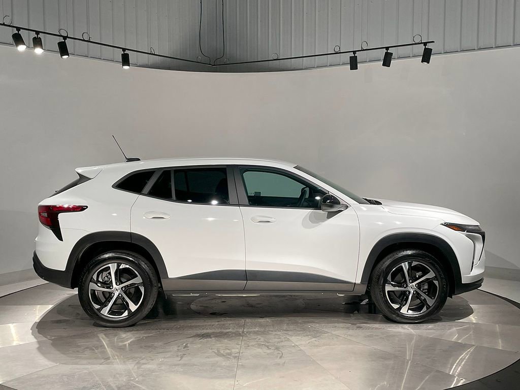 2024 Chevrolet Trax photo 3