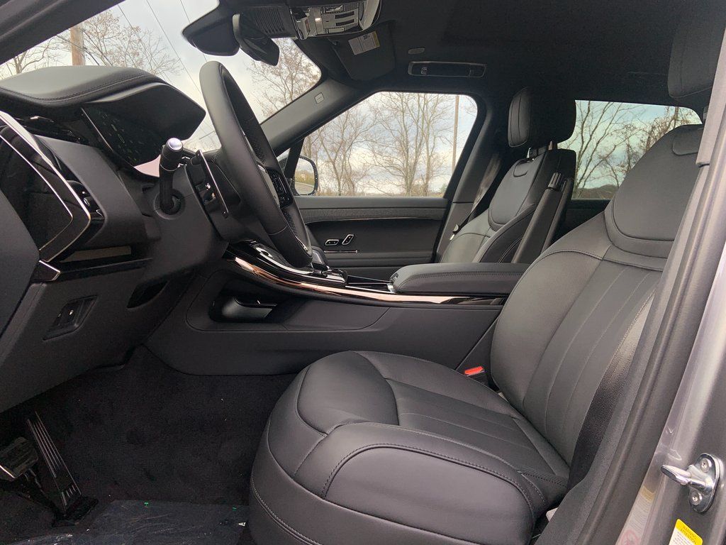 2025 Land Rover Range Rover Sport SE photo 9