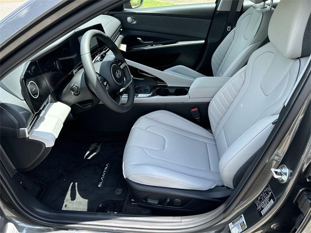 2025 Hyundai Elantra Hybrid Limited photo 9
