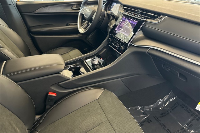 2025 Jeep Grand Cherokee Altitude photo 16
