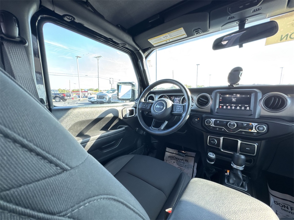 2023 Jeep Gladiator Sport photo 15