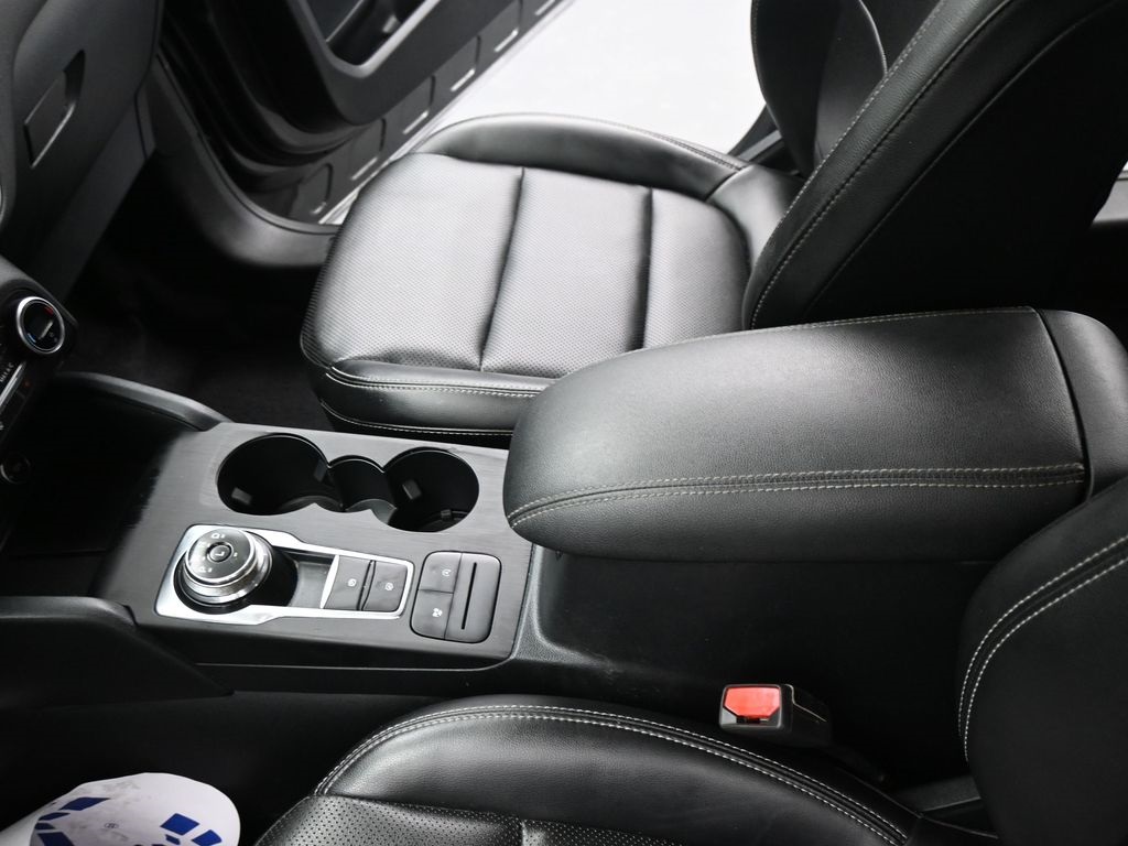 2020 Ford Escape SEL photo 3