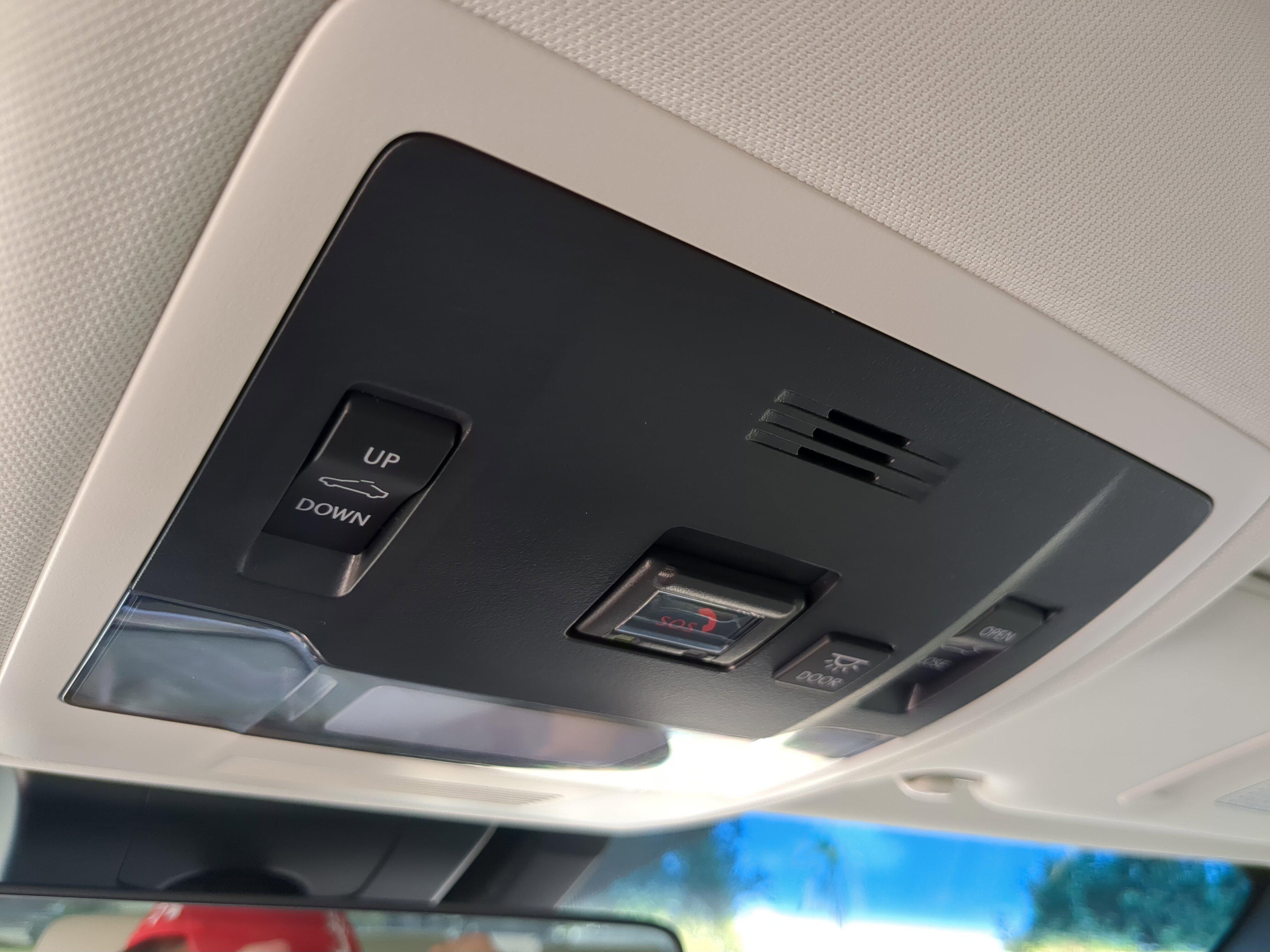 2025 Lexus ES 300h photo 15