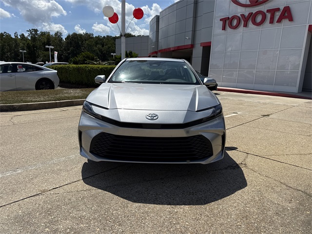 2025 Toyota Camry LE photo 8