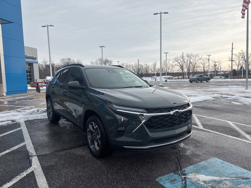 2026 Chevrolet Trax LT photo 2