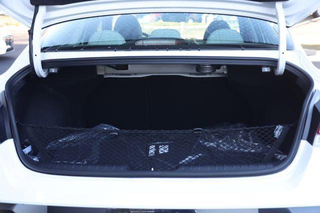 2025 Hyundai Elantra Limited photo 4