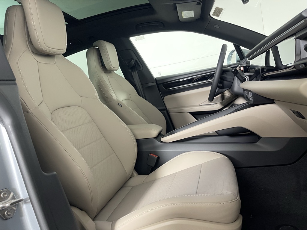 2025 Porsche Macan Electric 4 photo 16