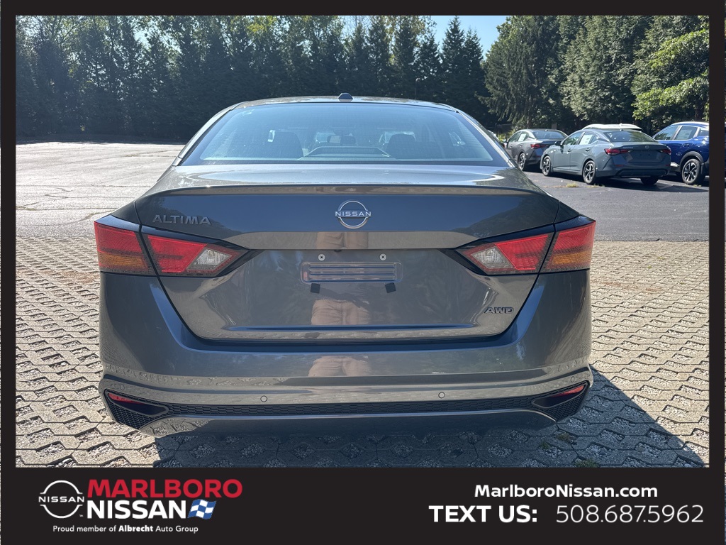 2025 Nissan Altima SV photo 6