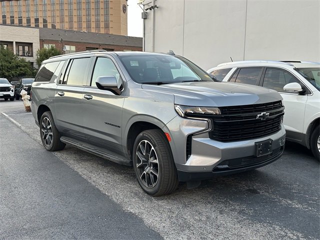 2023 Chevrolet Suburban RST photo 2