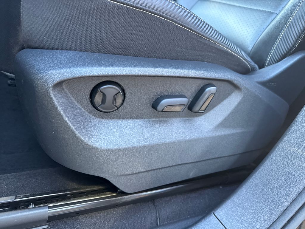 2022 Volkswagen Atlas Cross Sport V6 SE Technology photo 4