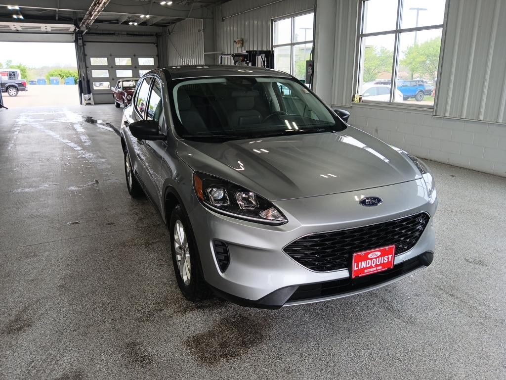 2022 Ford Escape SE photo 2
